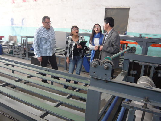 Mesin pembuatan ubin atap lapisan pemeliharaan panas untuk pembuatan bahan konstruksi