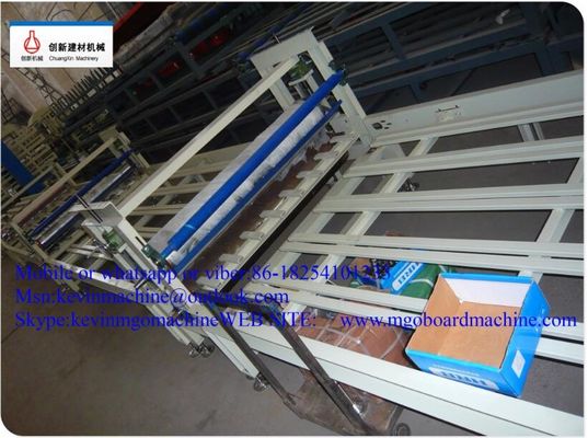 Decorative Mgo Sandwich Lightweight Wall Panel Machine With Mgo / Mgcl2 / Fiber Glass Mesh