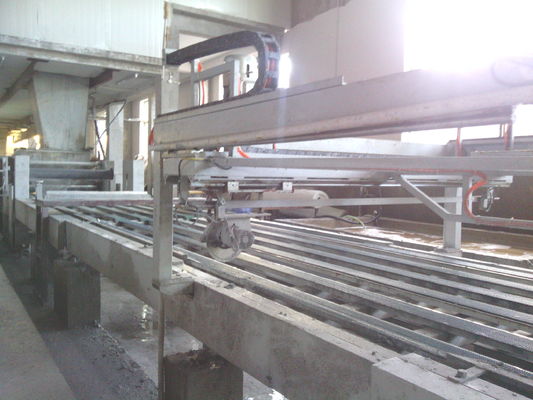 Mesin panel dinding ringan sandwich dengan Double Drive Double Roller Extruding Tech