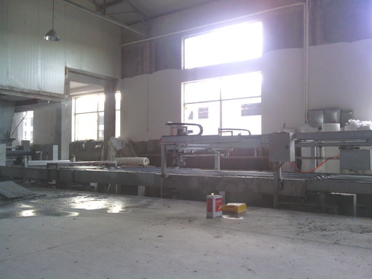 Mesin panel dinding ringan sandwich dengan Double Drive Double Roller Extruding Tech