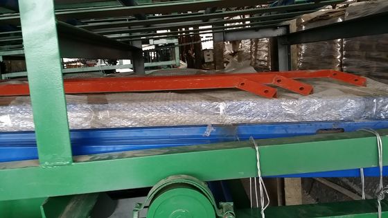 Mesin panel dinding ringan yang hemat energi dengan gergaji pemotong otomatis