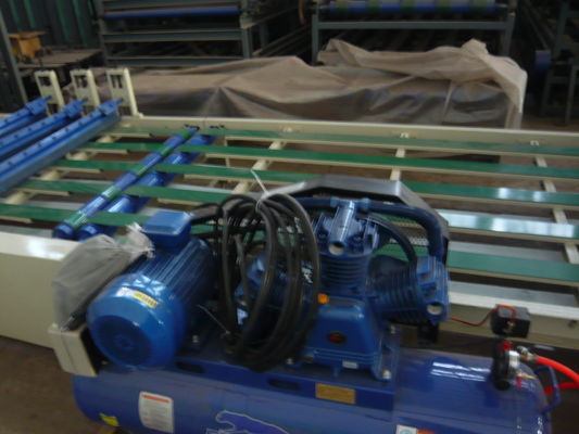 Mesin Pembuat Pintu Tekstur Baja Hemat Energi 1.5 * 18 m untuk Pintu Fiber Semen