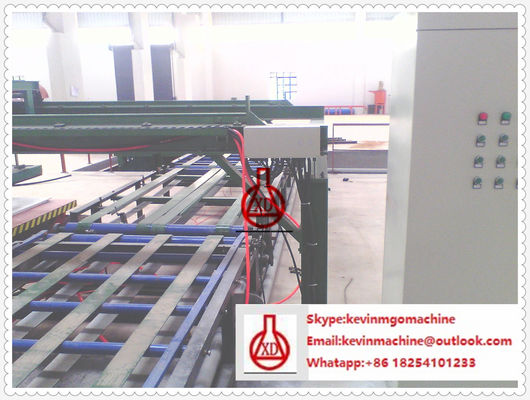 Lini Produksi Panel Sandwich Ekstrusi Roller Ganda, Peralatan Panel Dinding Pengeringan Veneering Penyebaran Lem