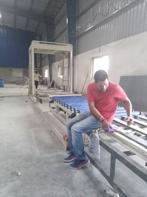 Mesin Panel Sandwich Sertifikat Lini Produksi Panel Dinding Untuk Rumah Prefabrikasi